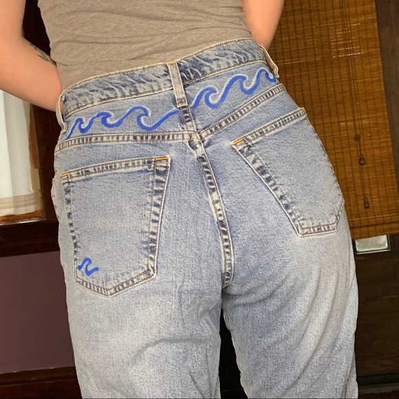 Vintage Light Wash Mom Jeans Hand Painted - Picture 5 of 7
